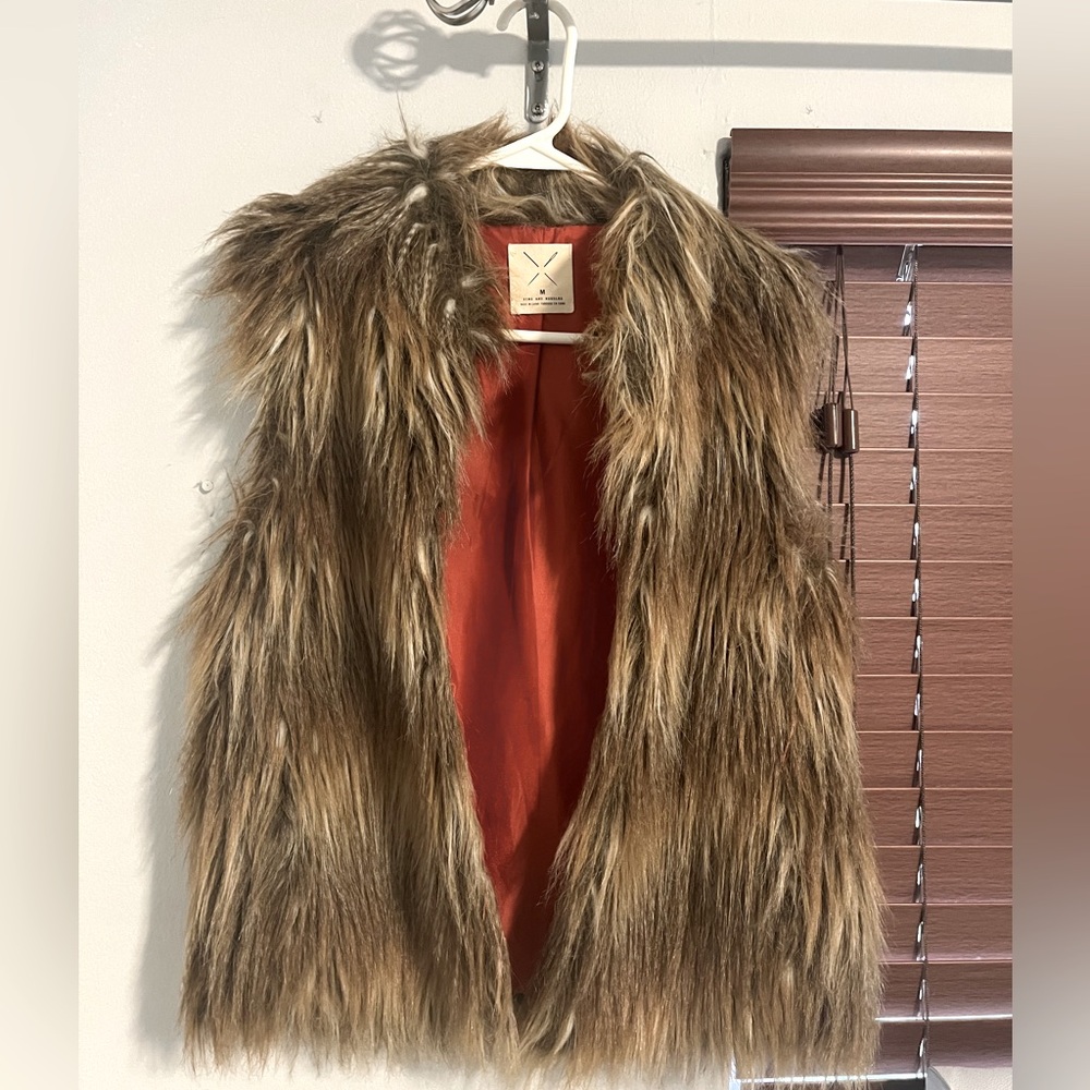 Faux Fur vest, M
